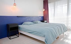 Grand studio avec climatisation, balcon proche gare centre ville